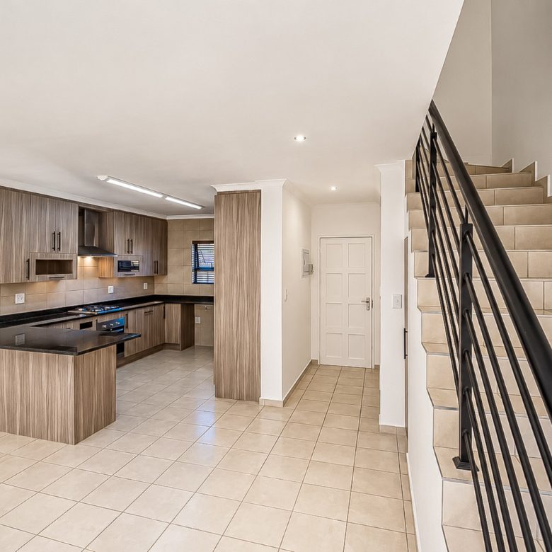 Brackendowns | Modern 3 Bedroom Duplex