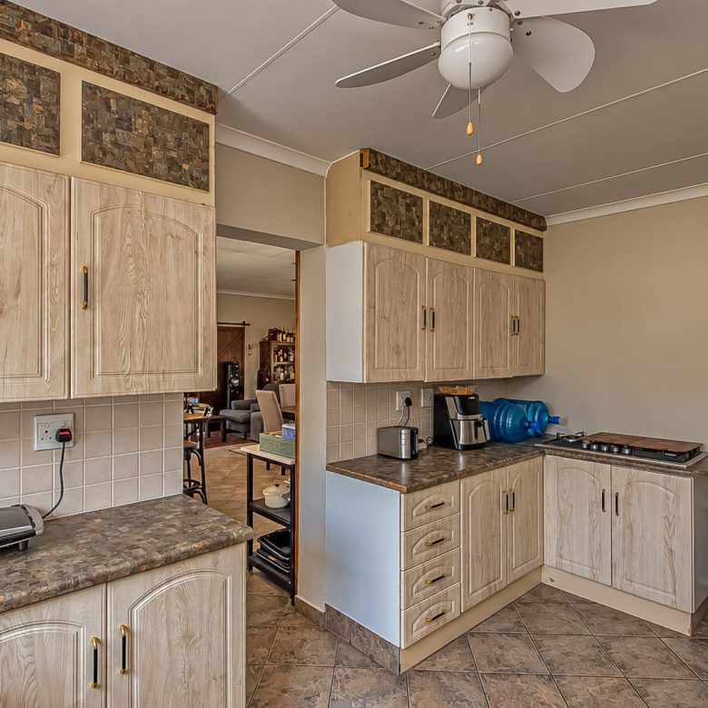 Oranjeville / Vaaldam | Multi-Dwelling Farm Home + Cottage — ~2.82 ha Skier Estate