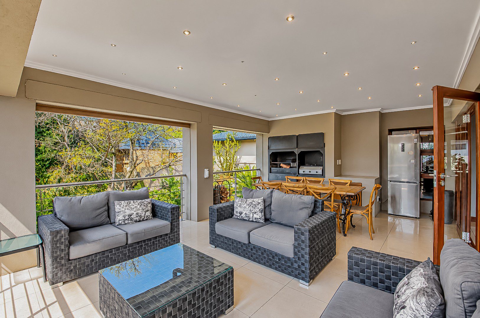 Northcliff | Prestigious 4 Bedroom Full-Title Residence