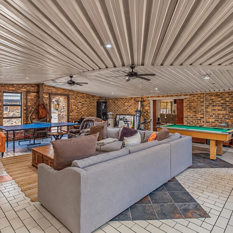 Oranjeville / Vaaldam | Multi-Dwelling Farm Home + Cottage — ~2.82 ha Skier Estate