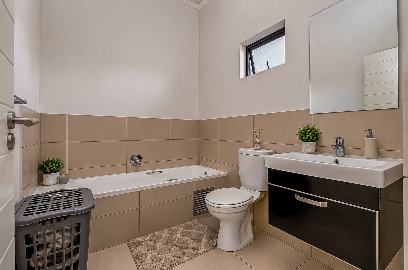 Randburg | Pristine 2-Bedroom Sectional Title Apartment
