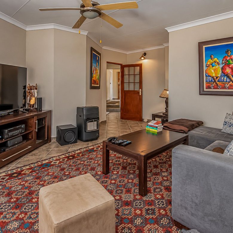 Oranjeville / Vaaldam | Multi-Dwelling Farm Home + Cottage — ~2.82 ha Skier Estate