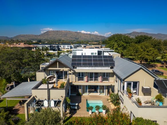 Hartbeespoort | Luxury Canal-Front Home With Private Boat Mooring
