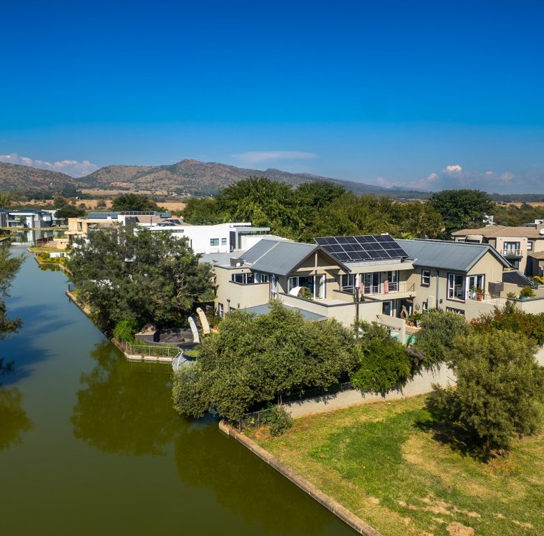 Hartbeespoort | Luxury Canal-Front Home with Private Boat Mooring
