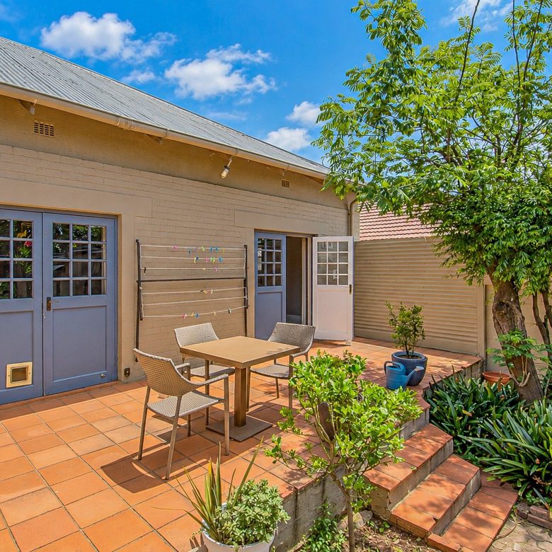 ON AUCTION | Kensington – Neat 3-Bed Family Home with Flatlet