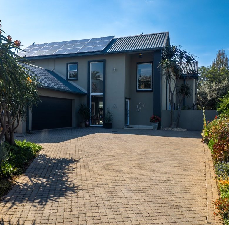Hartbeespoort | Luxury Canal-Front Home with Private Boat Mooring