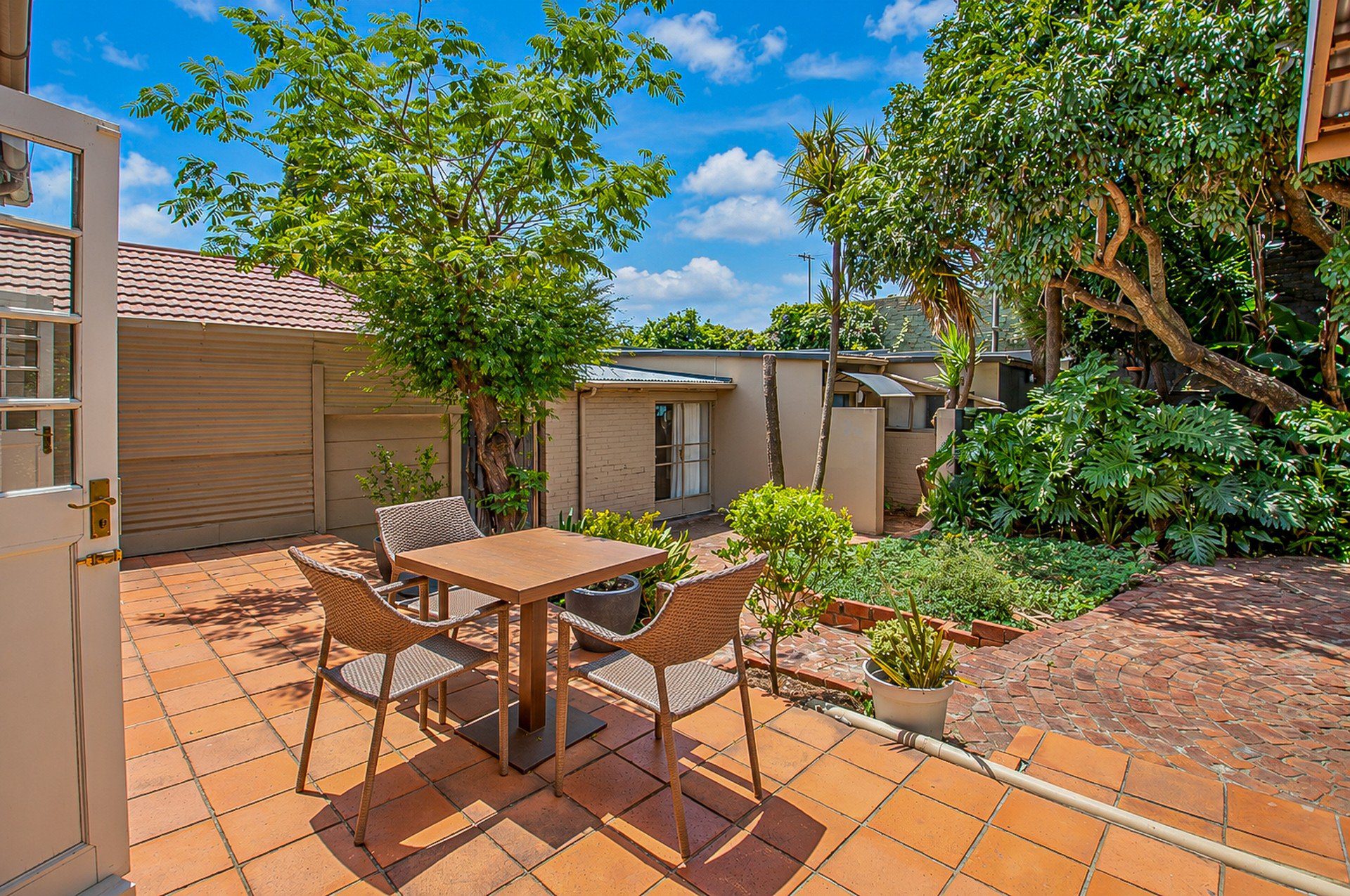06 ON AUCTION | Kensington – Neat 3-Bed Family Home with Flatlet