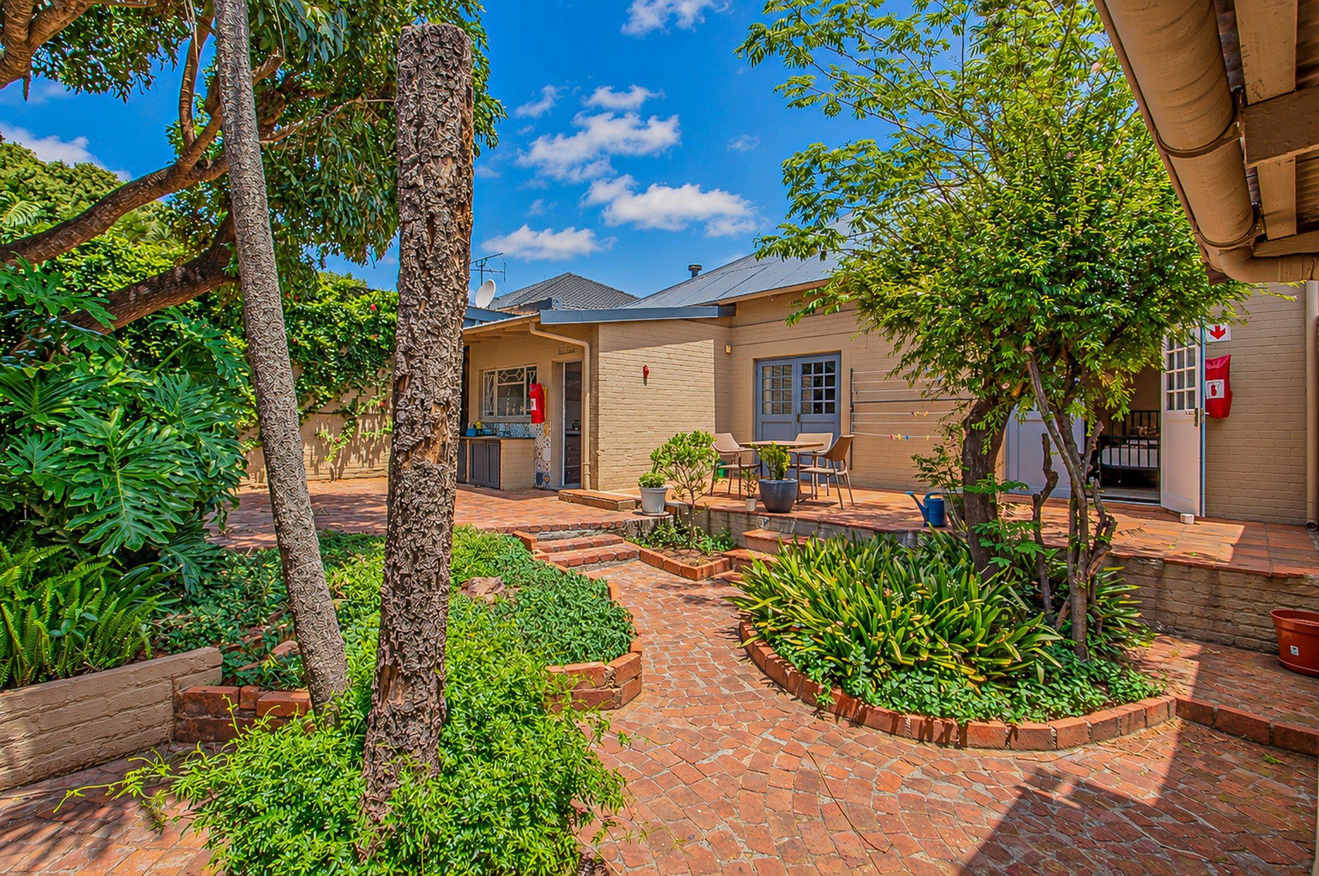 07 ON AUCTION | Kensington – Neat 3-Bed Family Home with Flatlet