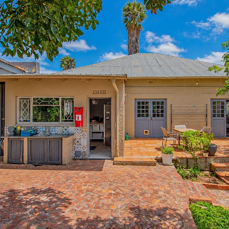 ON AUCTION | Kensington – Neat 3-Bed Family Home with Flatlet