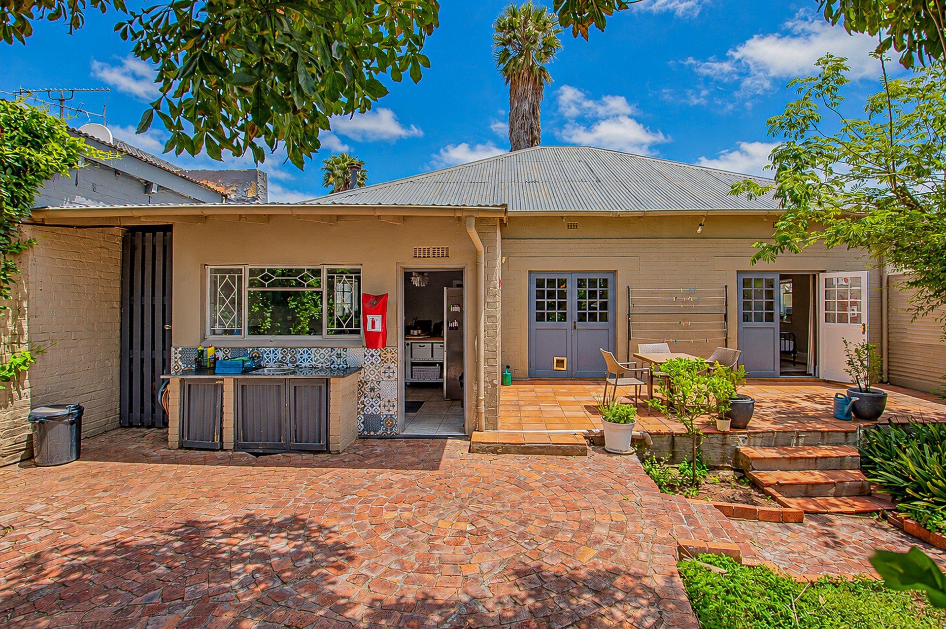 08 ON AUCTION | Kensington – Neat 3-Bed Family Home with Flatlet