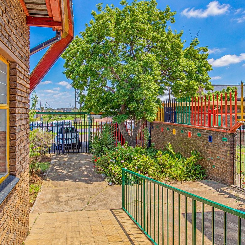 ON AUCTION | Florida, Roodepoort – School Campus with 2 Flatlets on ±3 238 m²
