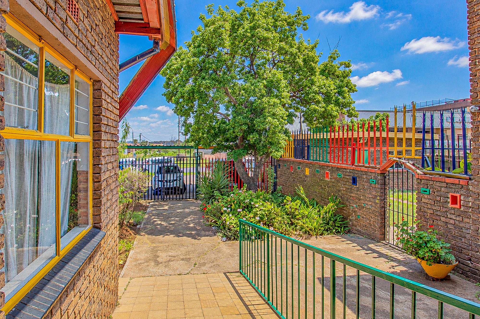 08 ON AUCTION | Florida, Roodepoort – School Campus with 2 Flatlets on ±3 238 m²