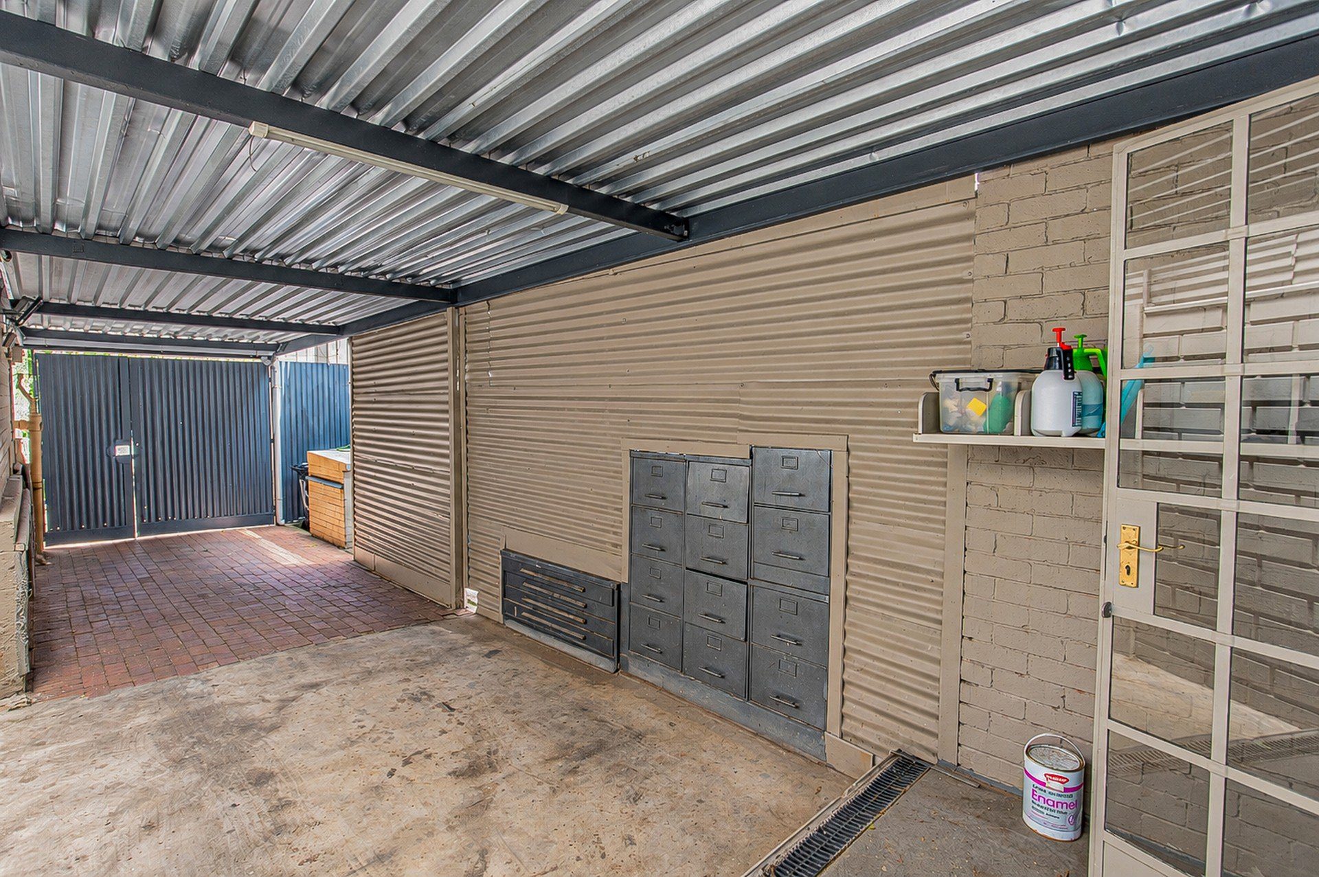 09 ON AUCTION | Kensington – Neat 3-Bed Family Home with Flatlet