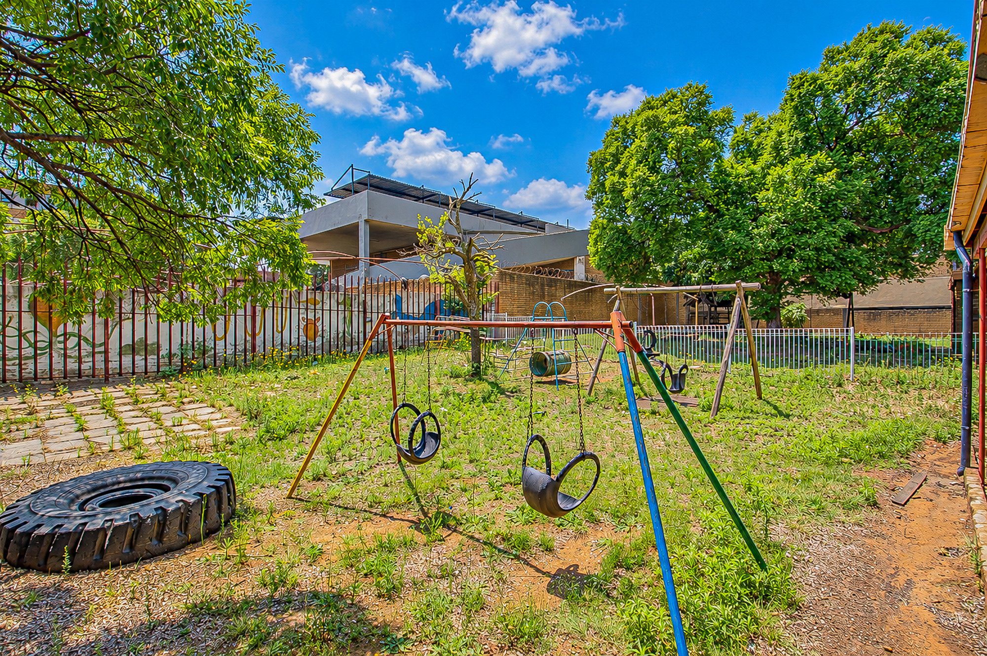 09 ON AUCTION | Florida, Roodepoort – School Campus with 2 Flatlets on ±3 238 m²