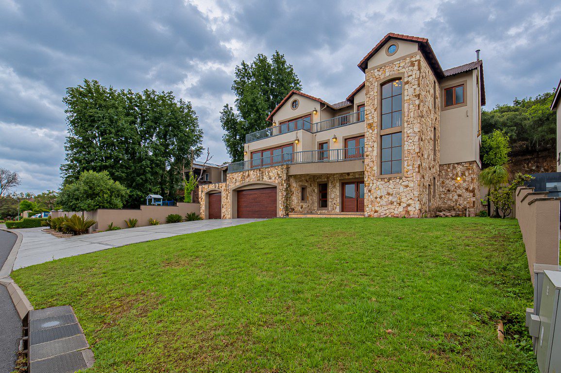 Hartbeespoort | Luxury 5 Bedroom Eco-Estate Home with Panoramic Dam Views
