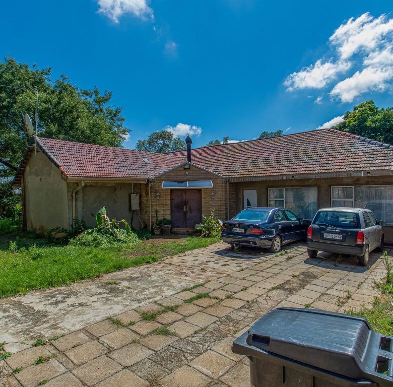 Rynfield, Benoni | Full Title 8-Bedroom Home