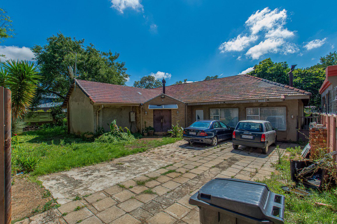 Rynfield, Benoni | Full Title 8-Bedroom Home
