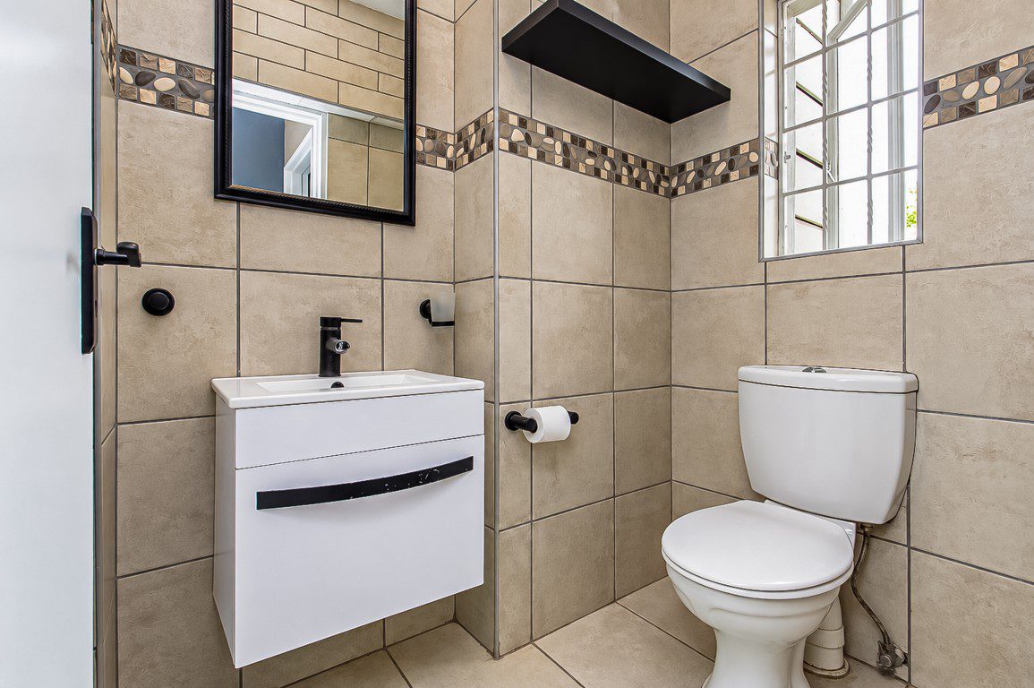 10 Fourways | 2 bedroom garden apartment in Broadacres