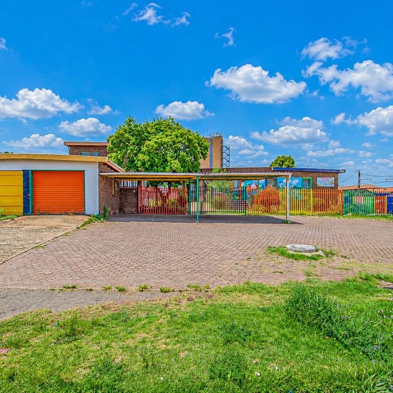 ON AUCTION | Florida, Roodepoort – School Campus with 2 Flatlets on ±3 238 m²