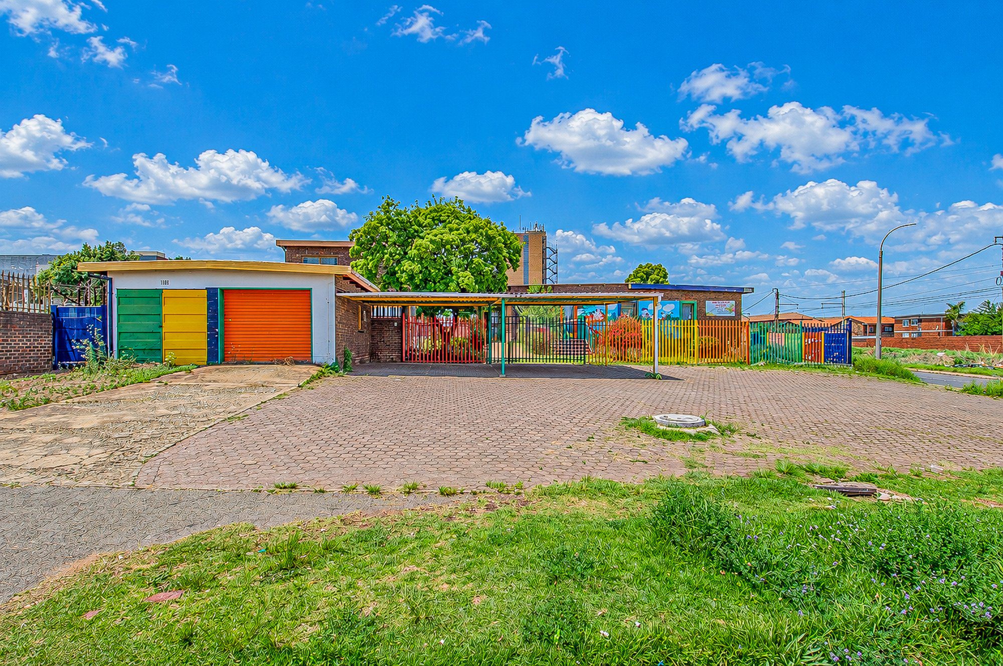 10 ON AUCTION | Florida, Roodepoort – School Campus with 2 Flatlets on ±3 238 m²