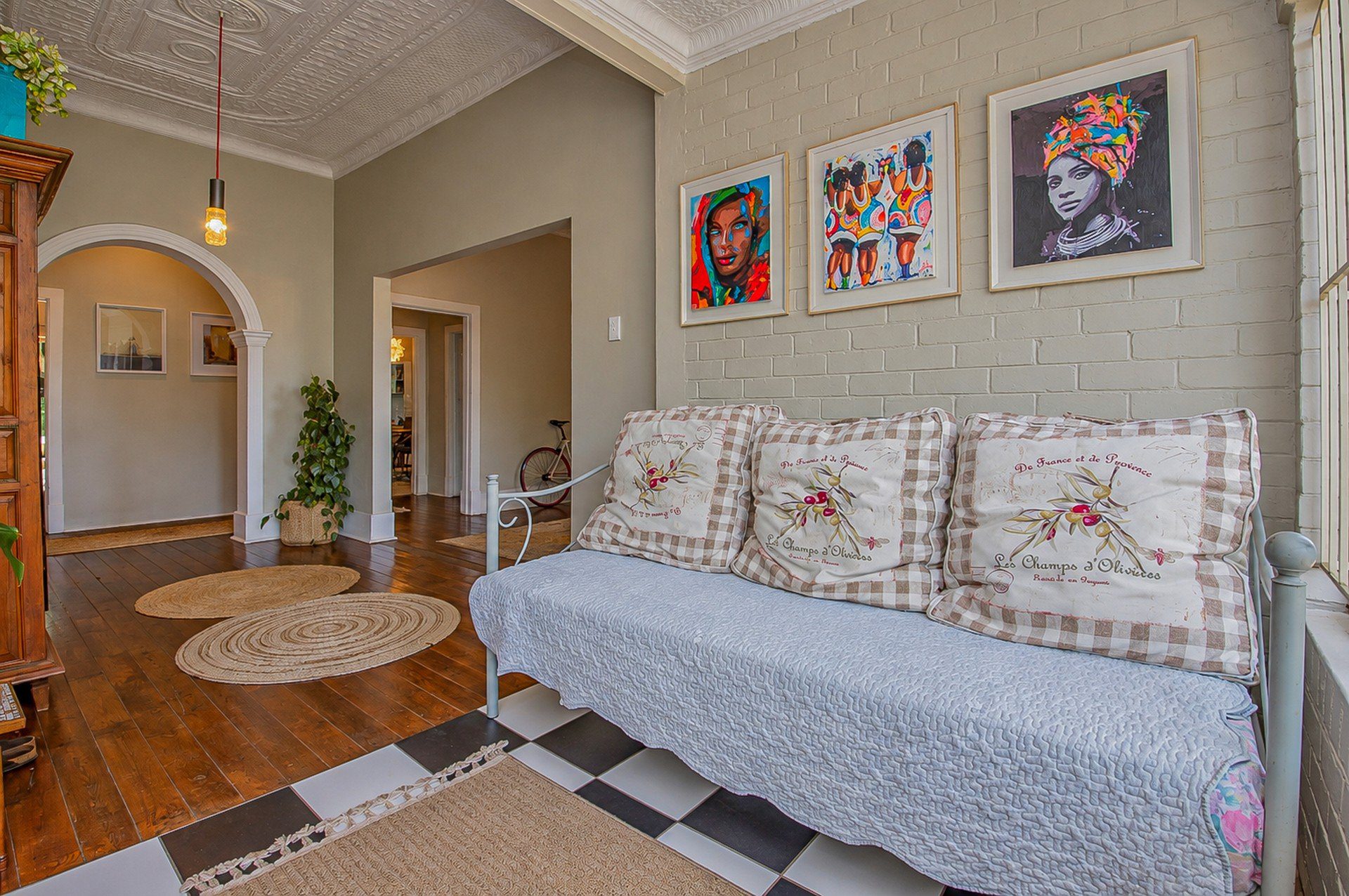 10 ON AUCTION | Kensington – Neat 3-Bed Family Home with Flatlet