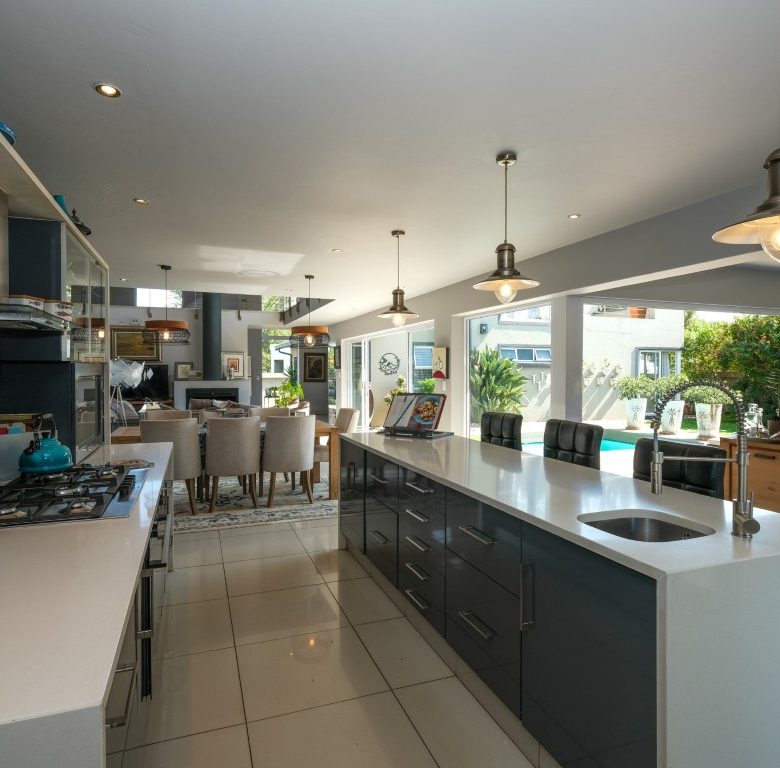 Hartbeespoort | Luxury Canal-Front Home with Private Boat Mooring