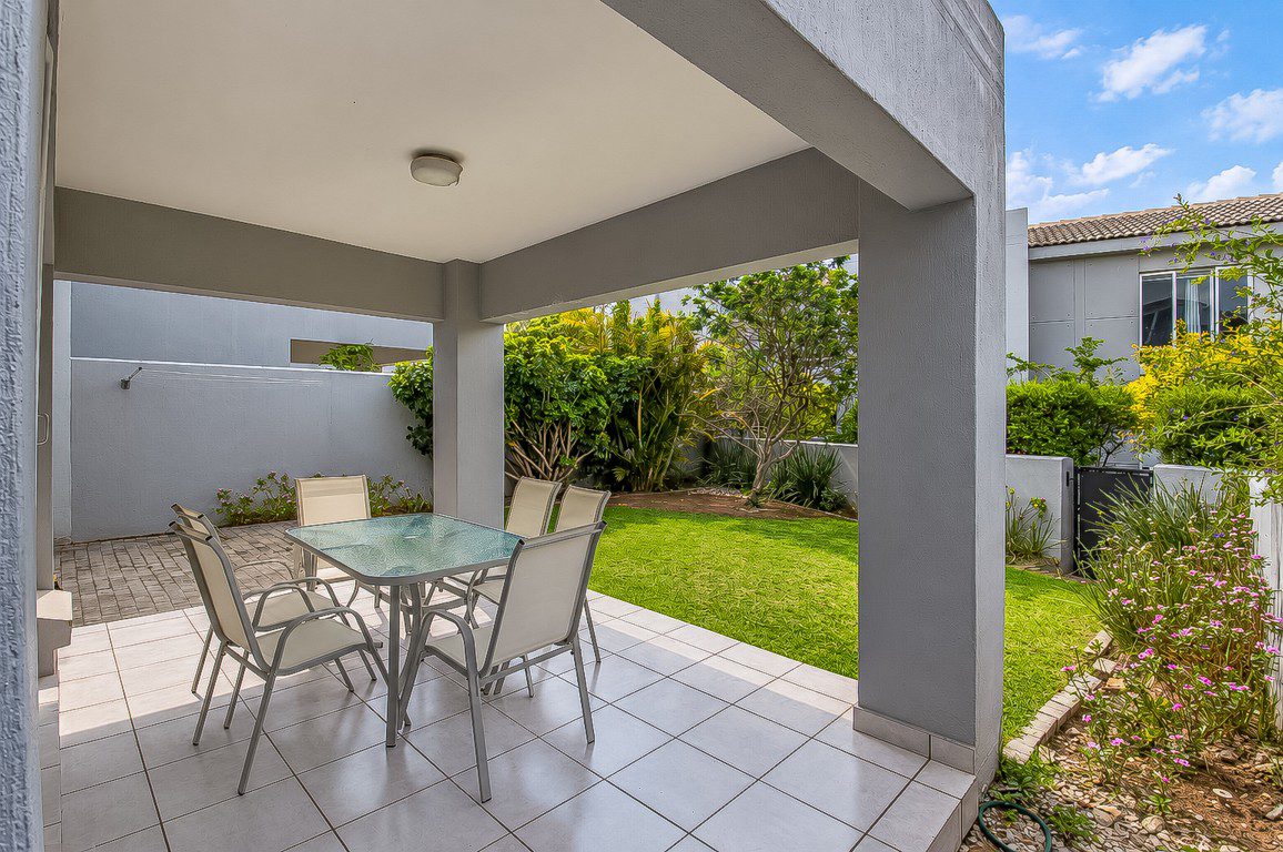 11 Fourways | 2 bedroom garden apartment in Broadacres
