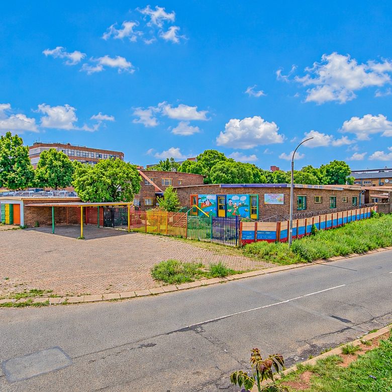 ON AUCTION | Florida, Roodepoort – School Campus with 2 Flatlets on ±3 238 m²