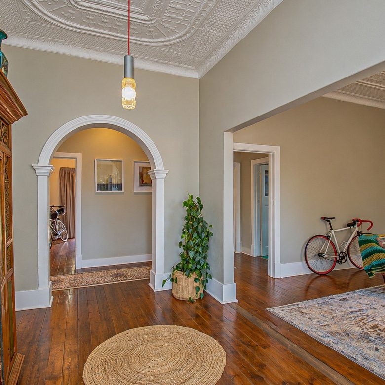 ON AUCTION | Kensington – Neat 3-Bed Family Home with Flatlet