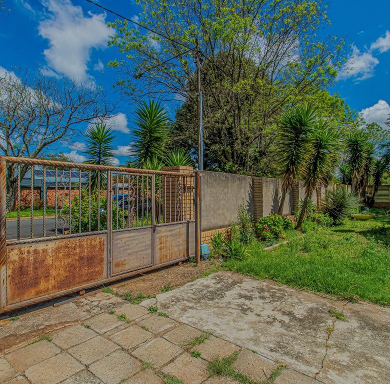 Rynfield, Benoni | Full Title 8-Bedroom Home