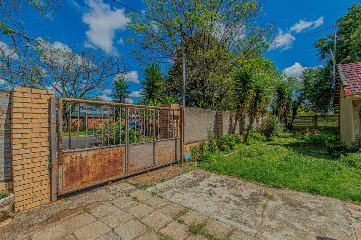 Rynfield, Benoni | Full Title 8-Bedroom Home