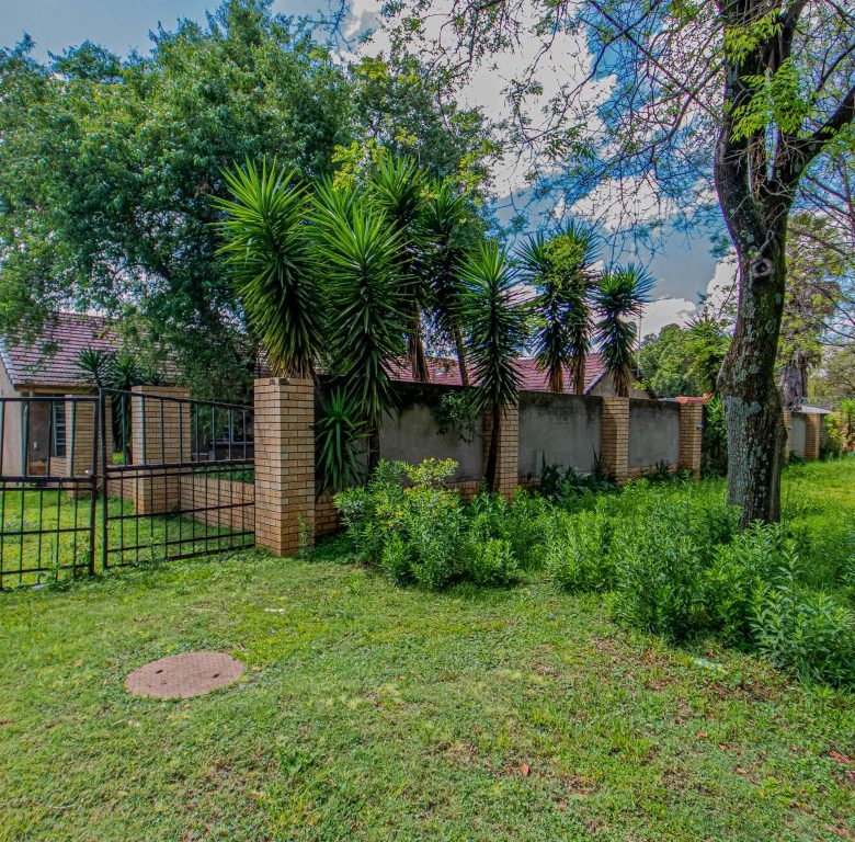 Rynfield, Benoni | Full Title 8-Bedroom Home