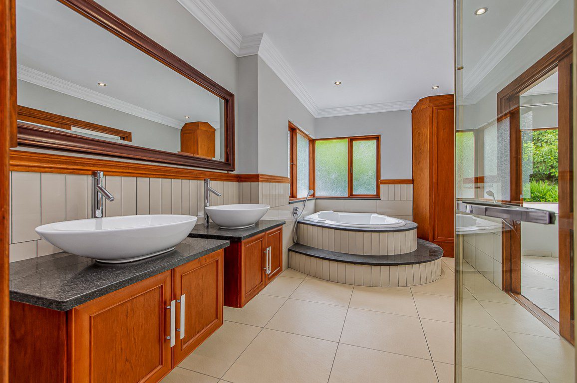Hartbeespoort | Luxury 5 Bedroom Eco-Estate Home with Panoramic Dam Views