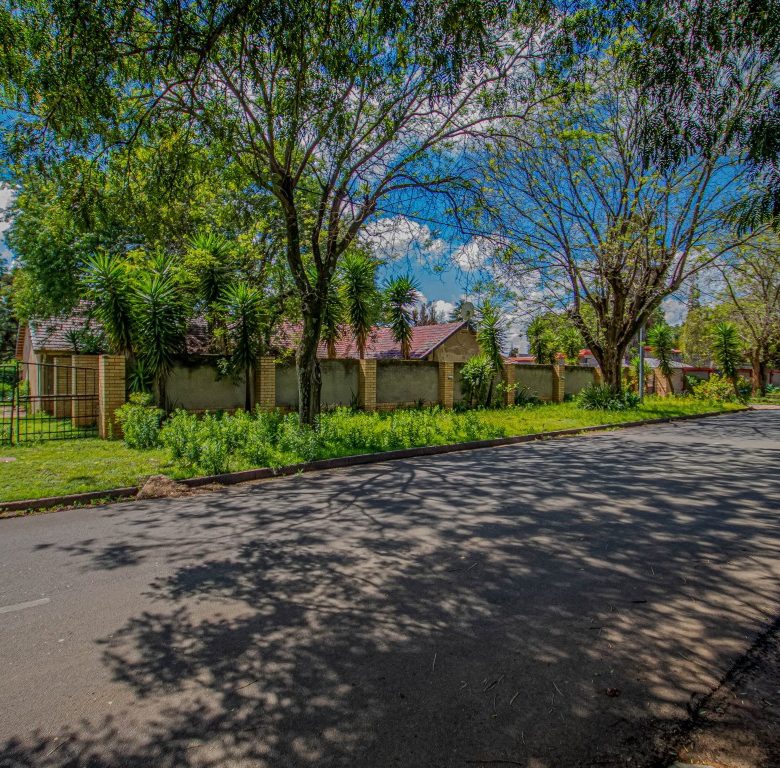 Rynfield, Benoni | Full Title 8-Bedroom Home