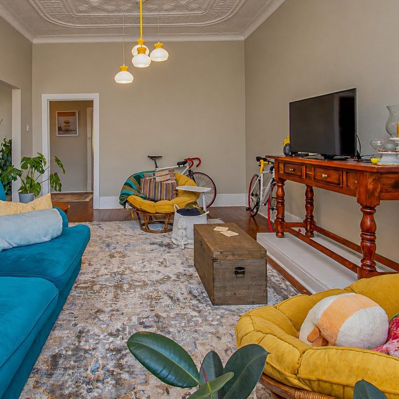ON AUCTION | Kensington – Neat 3-Bed Family Home with Flatlet