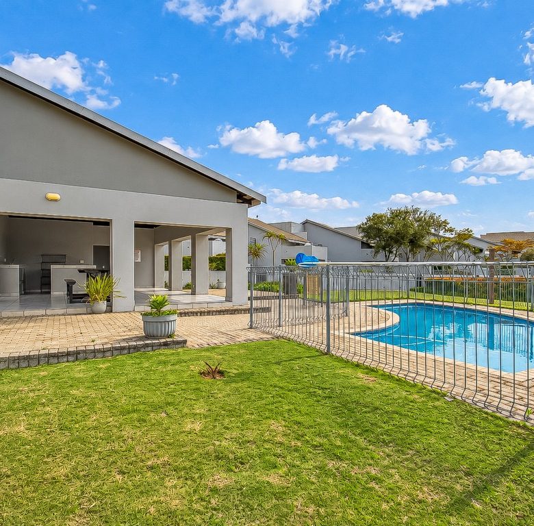 Fourways | 2 bedroom garden apartment in Broadacres