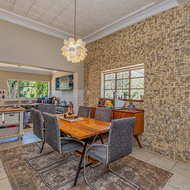 ON AUCTION | Kensington – Neat 3-Bed Family Home with Flatlet