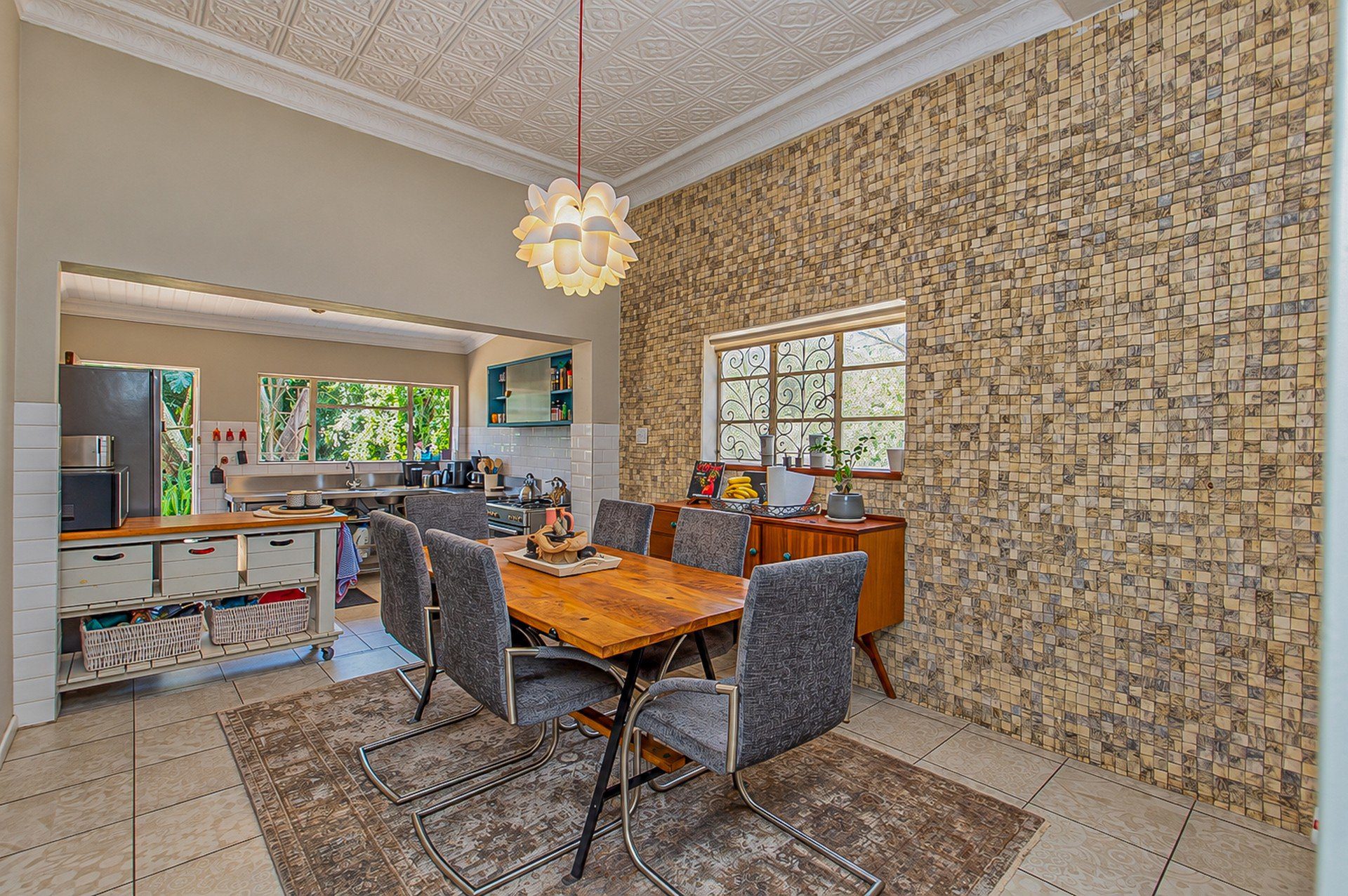 15 ON AUCTION | Kensington – Neat 3-Bed Family Home with Flatlet