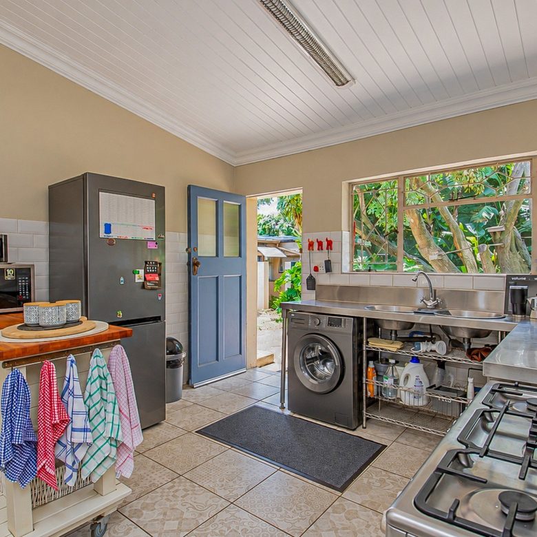 ON AUCTION | Kensington – Neat 3-Bed Family Home with Flatlet