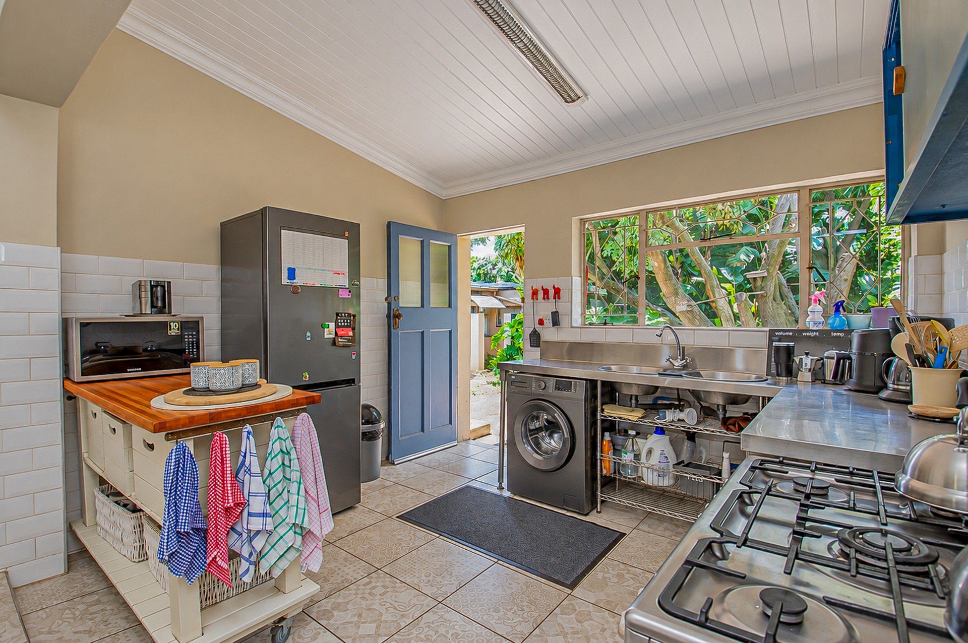 16 ON AUCTION | Kensington – Neat 3-Bed Family Home with Flatlet