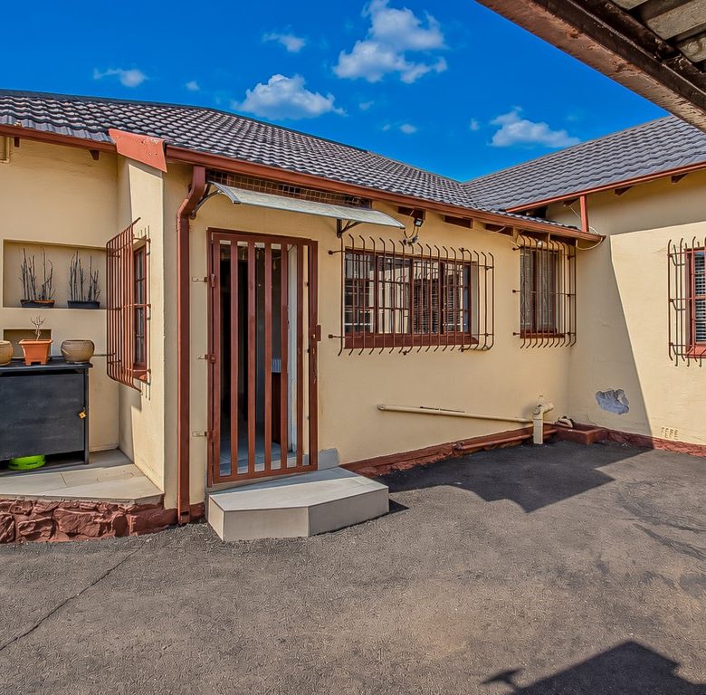 Orange Grove, Johannesburg | Urgent Disposal | Full Title Double Stand