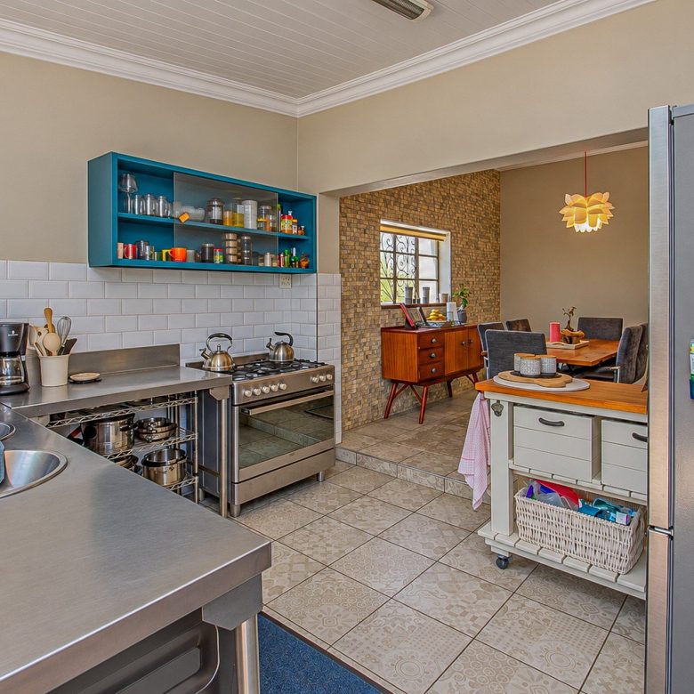 ON AUCTION | Kensington – Neat 3-Bed Family Home with Flatlet
