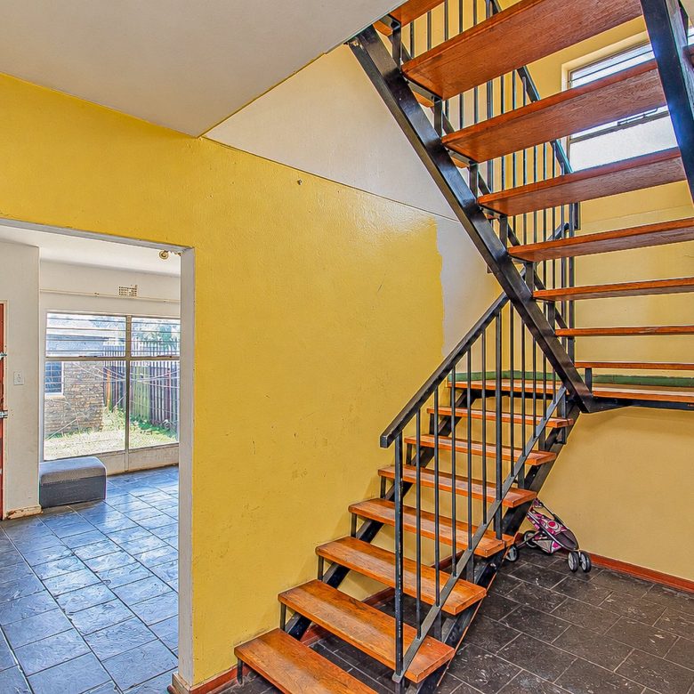 ON AUCTION | Florida, Roodepoort – School Campus with 2 Flatlets on ±3 238 m²