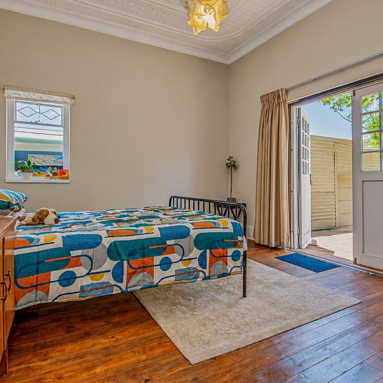 ON AUCTION | Kensington – Neat 3-Bed Family Home with Flatlet