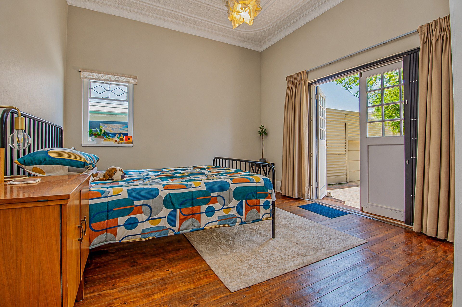 18 ON AUCTION | Kensington – Neat 3-Bed Family Home with Flatlet
