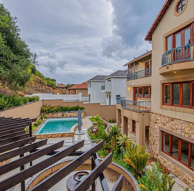 Hartbeespoort | Luxury 5 Bedroom Eco-Estate Home with Panoramic Dam Views