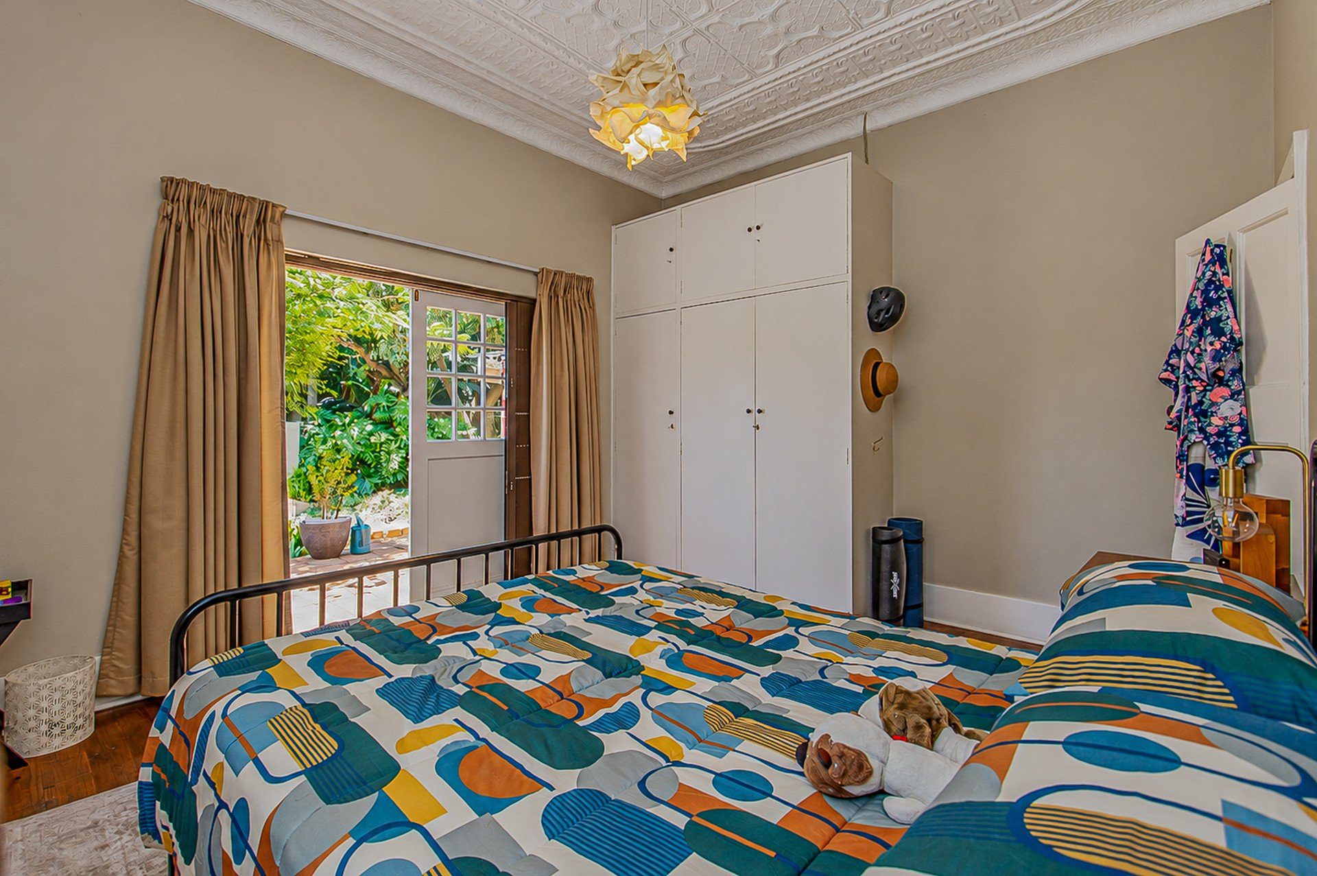 19 ON AUCTION | Kensington – Neat 3-Bed Family Home with Flatlet
