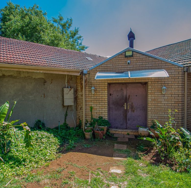 Rynfield, Benoni | Full Title 8-Bedroom Home