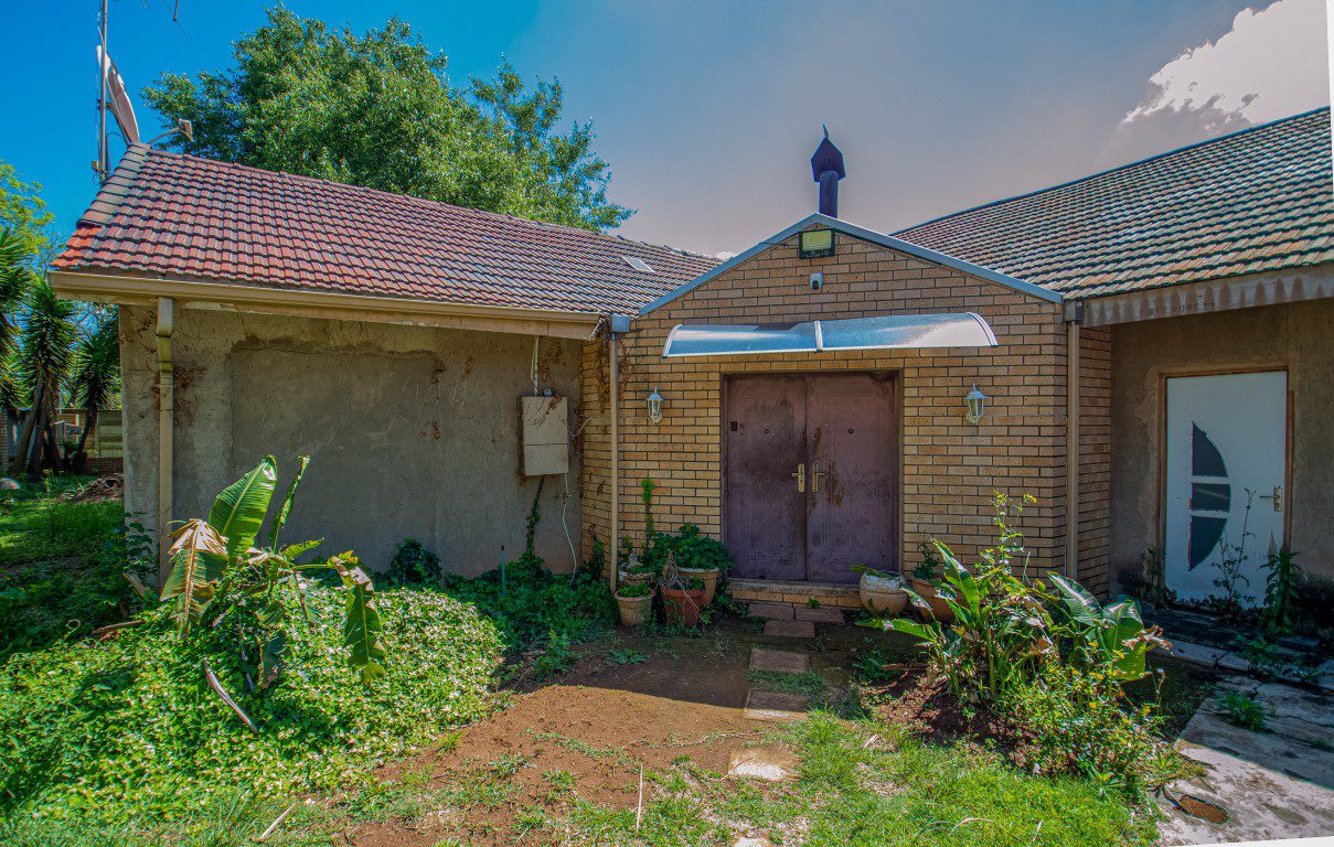 Rynfield, Benoni | Full Title 8-Bedroom Home