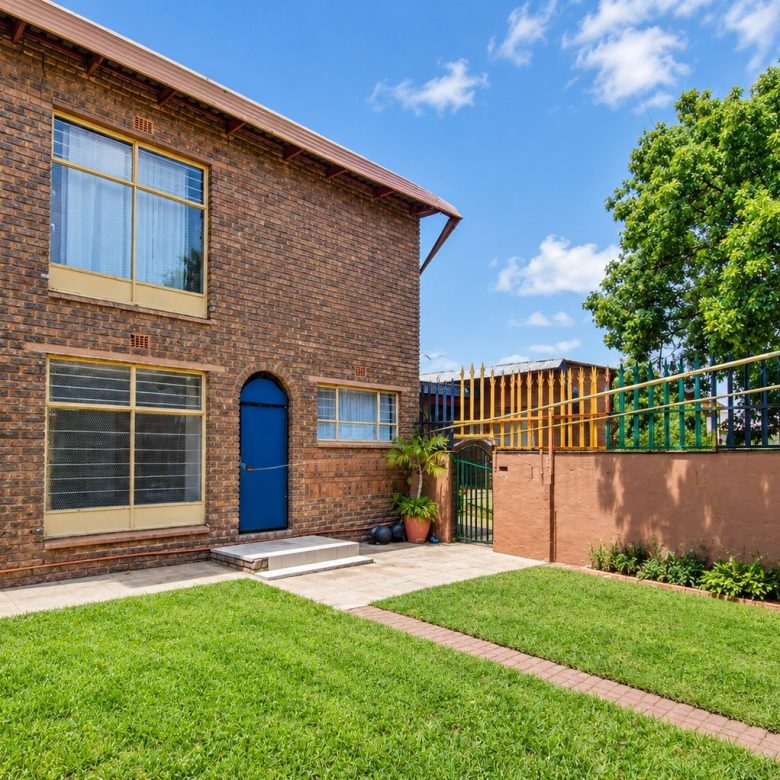 ON AUCTION | Florida, Roodepoort – School Campus with 2 Flatlets on ±3 238 m²